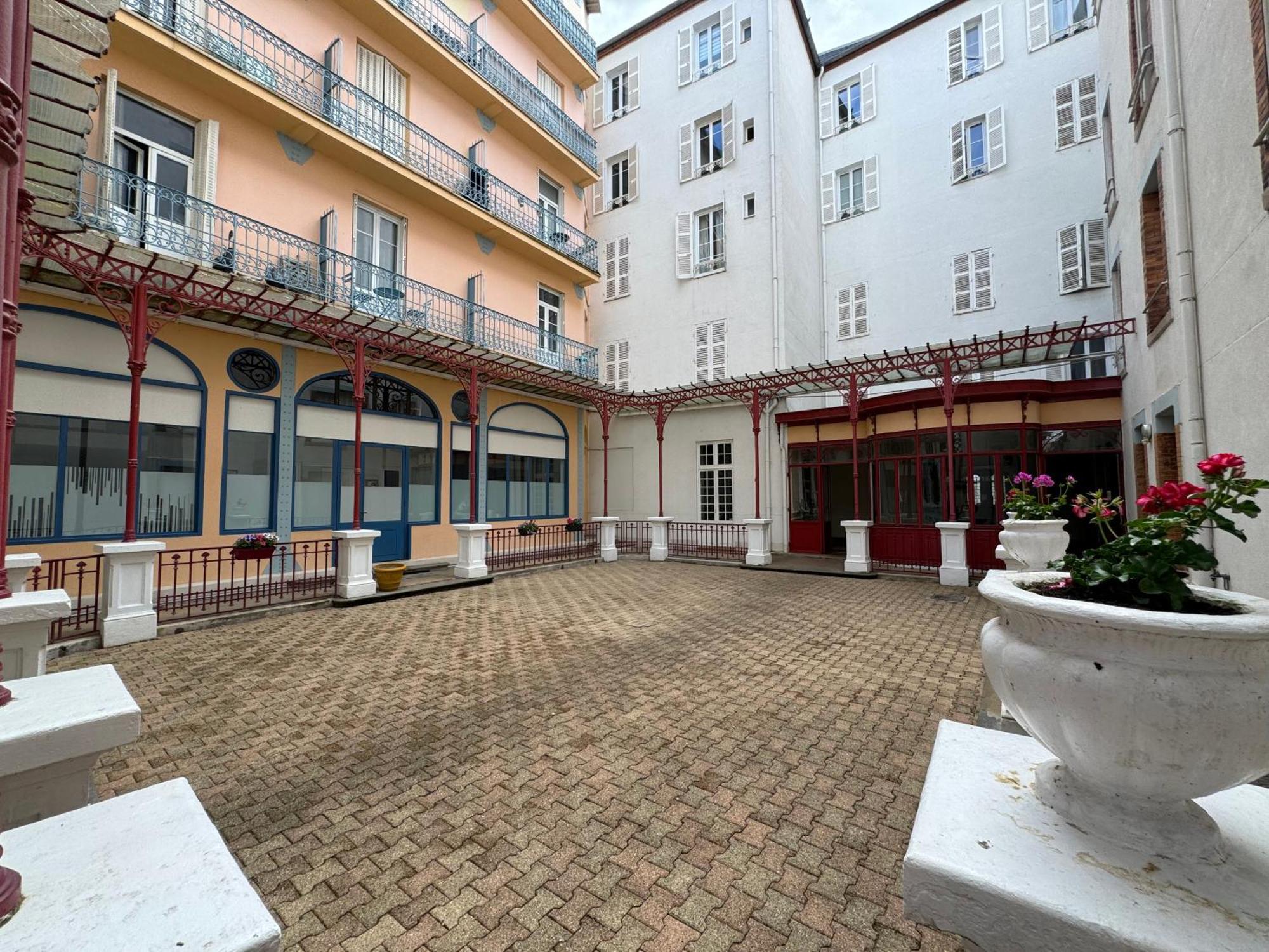 Apartment Petit Splendid - Ancien Palace, Balcon, Centre Vichy